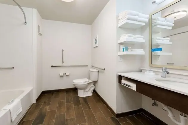 Oda, 1 En Büyük (King) Boy Yatak, Engellilere Uygun, Sigara İçilmez