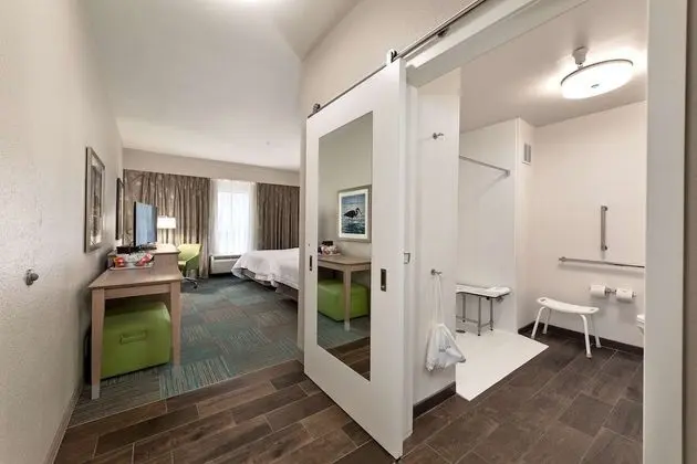 Oda, 2 Çift Kişilik Yatak, Engellilere Uygun, Sigara İçilmez (Mobility & Hearing, Roll-in Shower)