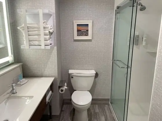 Oda, 1 En Büyük (King) Boy Yatak, Buzdolabı ve Mikrodalga