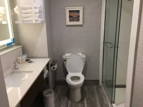 Oda, 1 En Büyük (King) Boy Yatak ve Çekyat, Buzdolabı ve Mikrodalga