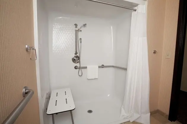 Oda, 1 En Büyük (King) Boy Yatak, Engellilere Uygun, Sigara İçilmez