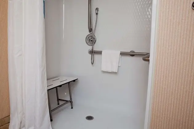 Oda, 1 En Büyük (King) Boy Yatak, Engellilere Uygun, Sigara İçilmez