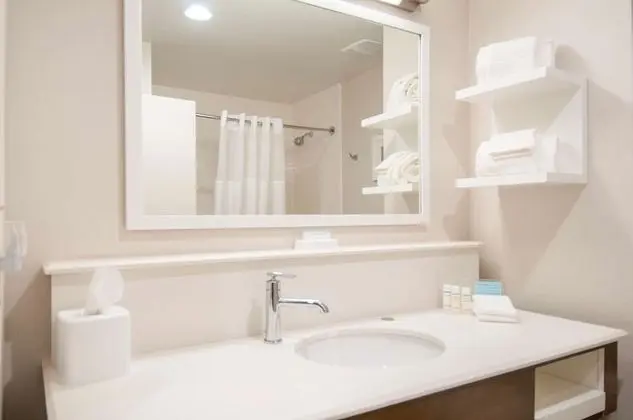 Oda, 1 En Büyük (King) Boy Yatak, Buzdolabı ve Mikrodalga