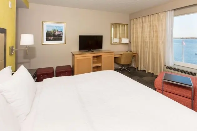 Oda, 1 En Büyük (King) Boy Yatak, Sigara İçilmez, Buzdolabı (Water View)