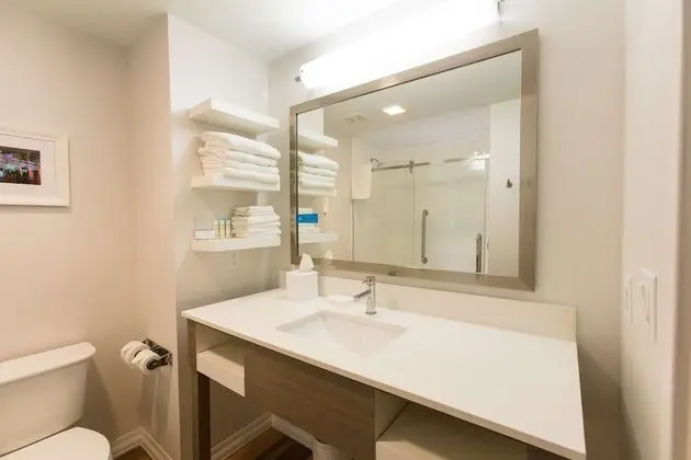 Oda, 1 En Büyük (King) Boy Yatak, Sigara İçilmez, Buzdolabı (Water View)