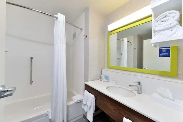 Oda, 2 Büyük (Queen) Boy Yatak, Sigara İçilmez