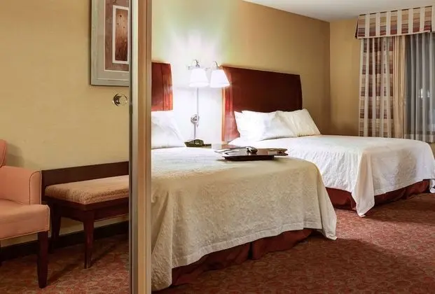 İki Queen-Size Yataklı Oda (Sigara İçilmez)