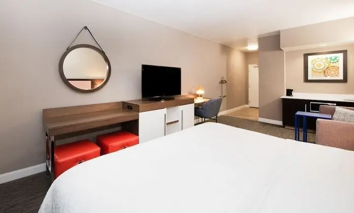 Oda, 1 En Büyük (King) Boy Yatak, Sigara İçilmez (Wet Bar)