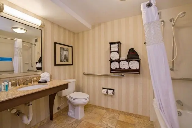 Oda, 1 En Büyük (King) Boy Yatak, Engellilere Uygun, Sigara İçilmez