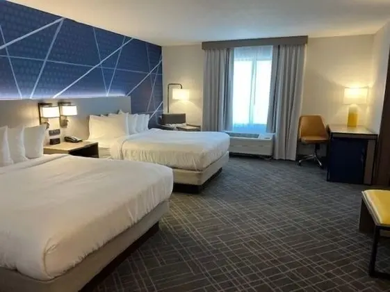 Oda, 2 Büyük (Queen) Boy Yatak, Engellilere Uygun, Sigara İçilmez