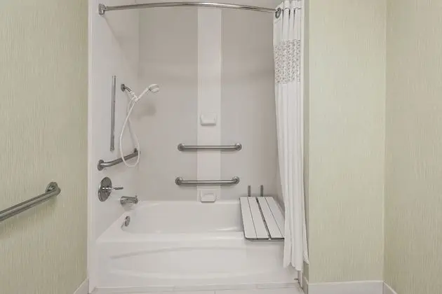 Classic Oda, 1 En Büyük (King) Boy Yatak, Engellilere Uygun, Küvet (Mobility Room - Tub)