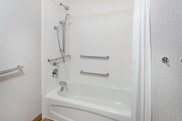 Classic Oda, 1 En Büyük (King) Boy Yatak, Engellilere Uygun, Küvet (Mobility Room - Tub)