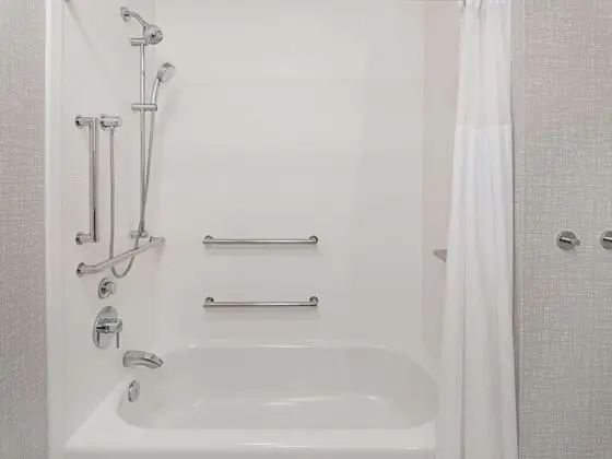 Oda, 1 En Büyük (King) Boy Yatak, Engellilere Uygun, Sigara İçilmez (Mobility, Bathtub)