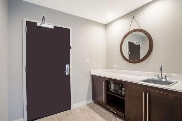 Studio, 1 King Bed, Accessible, Balcony