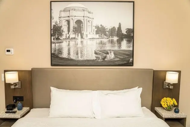 Oda, 1 En Büyük (King) Boy Yatak, Buzdolabı, Şehir Manzaralı