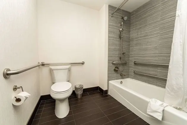 Oda, 1 En Büyük (King) Boy Yatak, Buzdolabı, Şehir Manzaralı