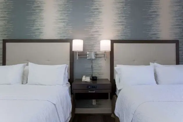 Oda (2 Queen Beds & Sofa Bed)
