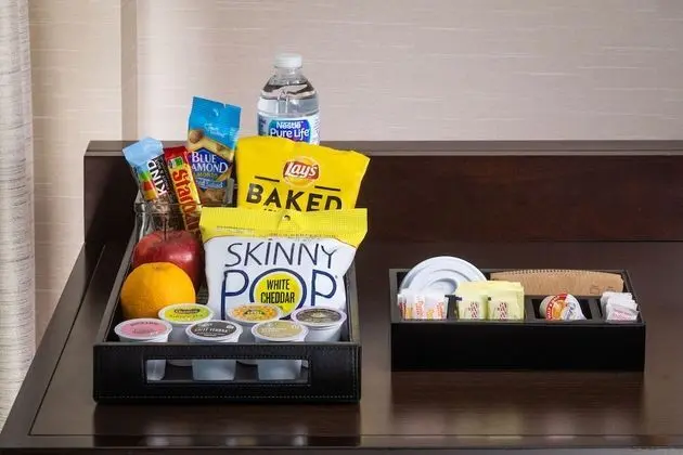 Oda, 2 Büyük (Queen) Boy Yatak, Sigara İçilmez (Drinks & Snacks)