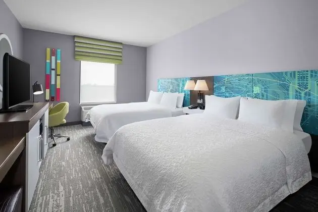 Oda, 2 Büyük (Queen) Boy Yatak, Buzdolabı ve Mikrodalga