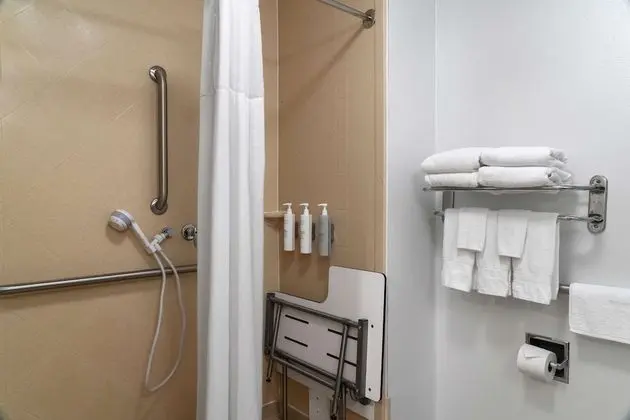 Oda, 1 En Büyük (King) Boy Yatak, Engellilere Uygun, Sigara İçilmez