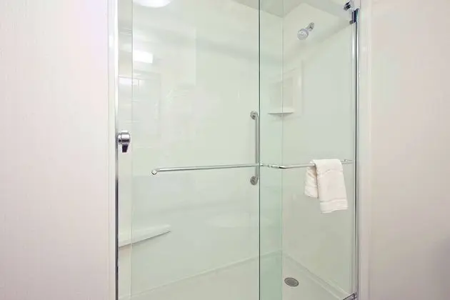 Oda, 1 En Büyük (King) Boy Yatak, Engellilere Uygun, Sigara İçilmez (Roll in Shower)