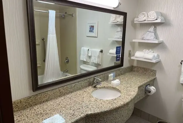 Oda, 2 Büyük (Queen) Boy Yatak, Engellilere Uygun, Sigara İçilmez (Mobility, Tub W/Grab Bars)