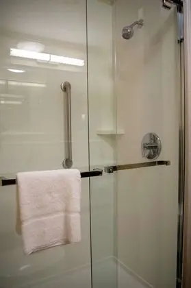 İki adet Çift Kişilik Yataklı, Sigara İçilmeyen, Engellilere Uygun