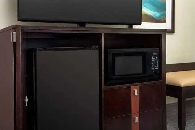 Oda, 2 Büyük (Queen) Boy Yatak, Sigara İçilmez (Work Desk)