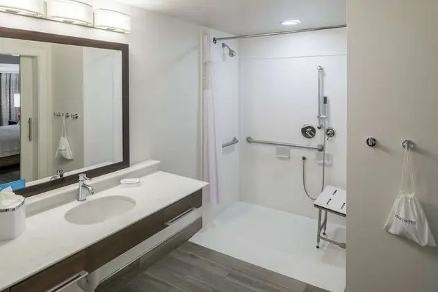 Stüdyo, 1 En Büyük (King) Boy Yatak, Engellilere Uygun, Sigara İçilmez (Roll In Shower)