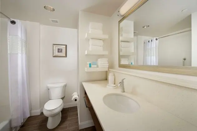 Oda, 1 En Büyük (King) Boy Yatak, Buzdolabı