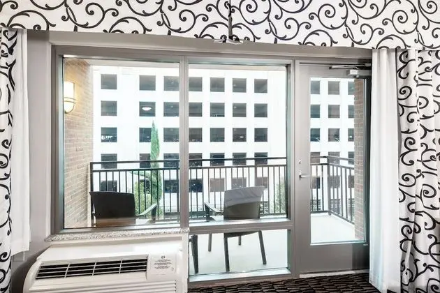 Oda, 1 En Büyük (King) Boy Yatak, Engellilere Uygun, Balkon