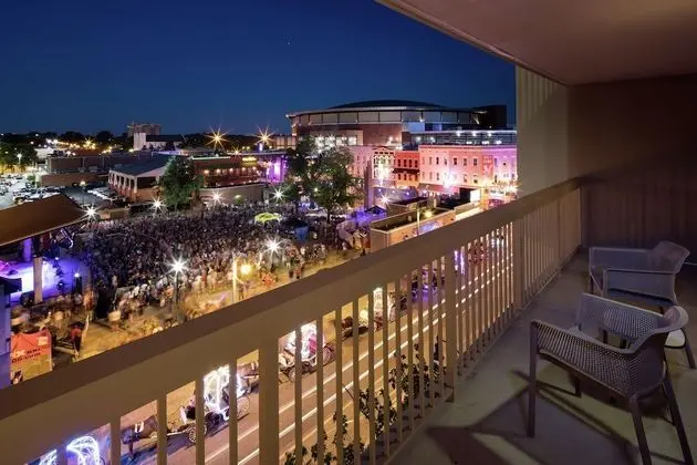 Süit, 1 En Büyük (King) Boy Yatak ve Çekyat, Mutfak, Park Manzaralı (Balcony)
