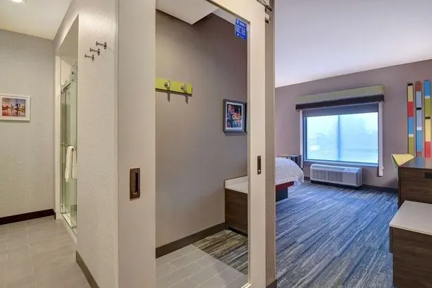 Basic Oda, 1 En Büyük (King) Boy Yatak, Buzdolabı ve Mikrodalga