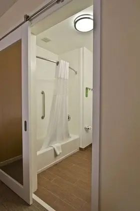 Deluxe Oda, 1 En Büyük (King) Boy Yatak (Tub/Shower Combo)