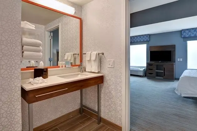 1 King Mobility Access RI Shower W/Sofabed NonSmoking