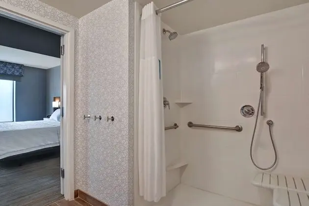 1 King Mobility Access RI Shower W/Sofabed NonSmoking