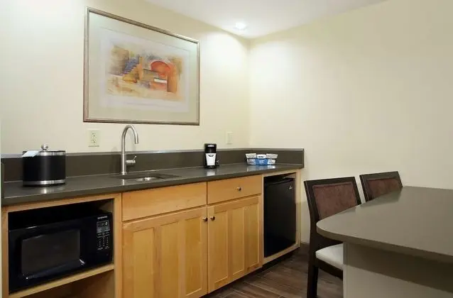 Süit, Sigara İçilmez (2 Queen and 1 Sofa bed)