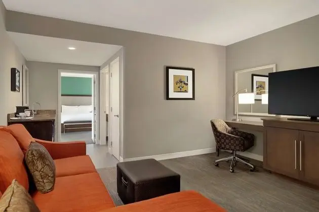 Jr. Suite, king bed, sofa bed, wet bar