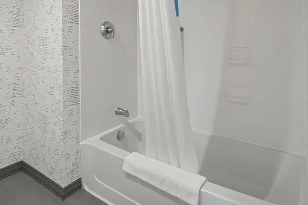 Stüdyo, 2 Büyük (Queen) Boy Yatak, Buzdolabı ve Mikrodalga (Wet bar)