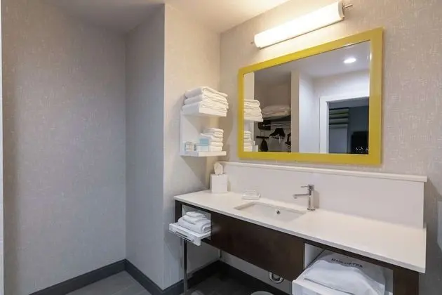 Stüdyo, 1 En Büyük (King) Boy Yatak ve Çekyat, Buzdolabı ve Mikrodalga (Wet bar)