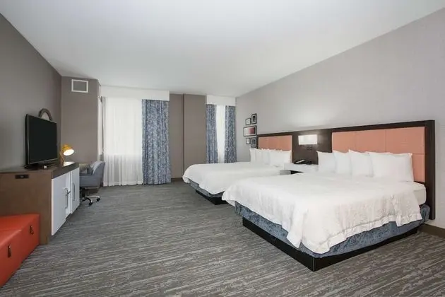 Two Queen Accessible Room with Roll in Shower (Mobility and Hearing)