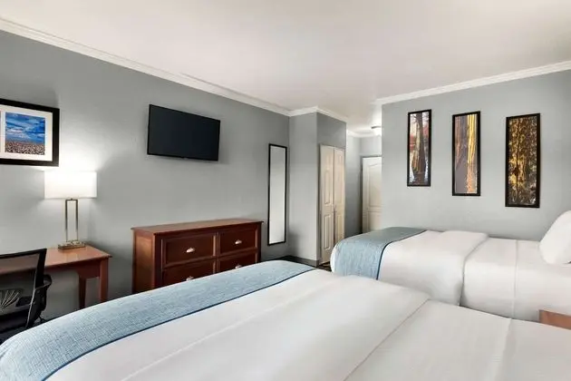 Oda, 2 Büyük (Queen) Boy Yatak, Sigara İçilmez