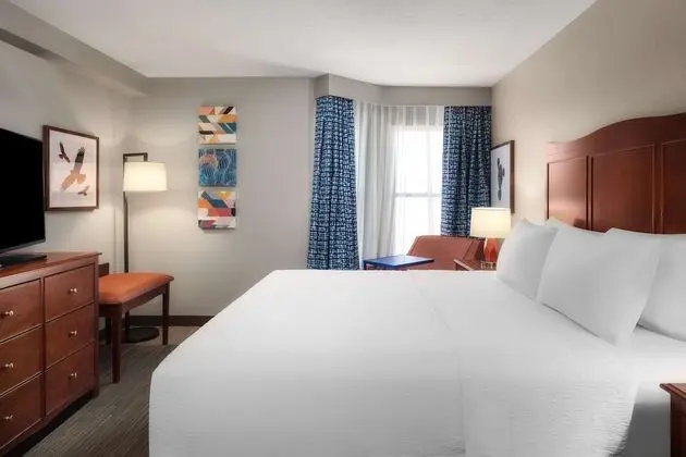 One Bedroom Suite, 1 King Bed, Kitchen