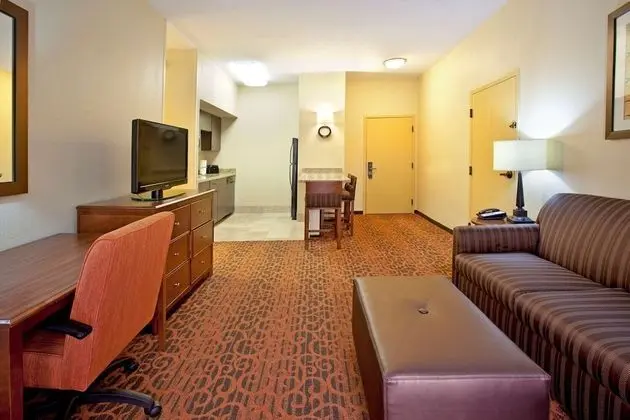 One Bedroom Suite, 1 King Bed, Kitchen