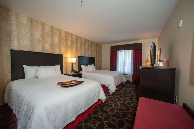 Oda, 2 Büyük (Queen) Boy Yatak