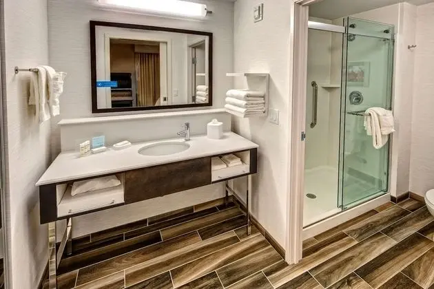Standard Stüdyo, 1 En Büyük (King) Boy Yatak, Buzdolabı ve Mikrodalga (Wet Bar)