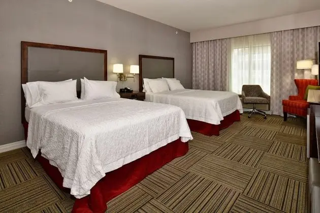 İki Queen-Size Yataklı Oda (Sigara İçilmez)