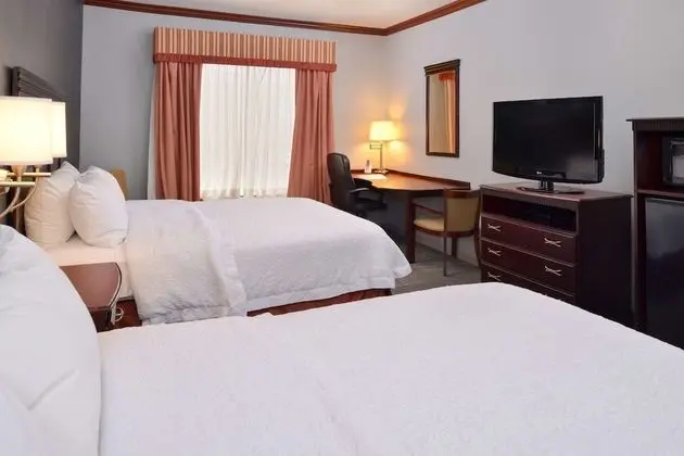 İki Queen-Size Yataklı Oda (Sigara İçilmez)