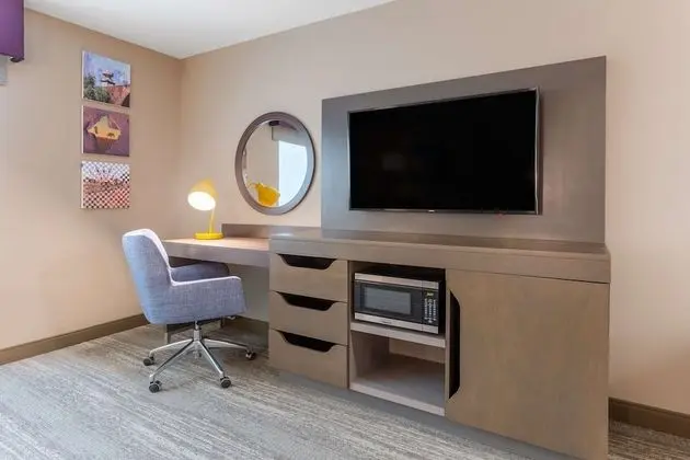 Oda, 1 En Büyük (King) Boy Yatak, Engellilere Uygun, Buzdolabı ve Mikrodalga