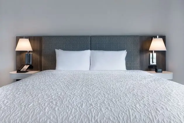 Oda, 1 En Büyük (King) Boy Yatak, Sigara İçilmez, Buzdolabı ve Mikrodalga (With Sofa Bed)